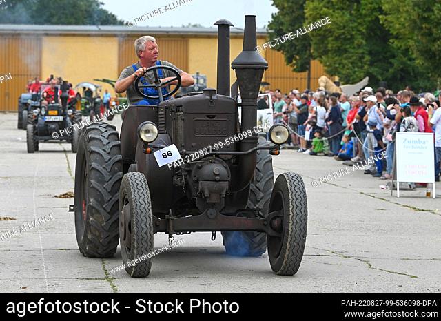 27 August 2022, Saxony-Anhalt, Bernburg: Many old tractors, like this Lanz Bulldog, were demonstrated at the parade of agricultural machinery