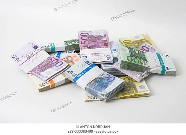 Geldbündel-Berg ca. 80.000€