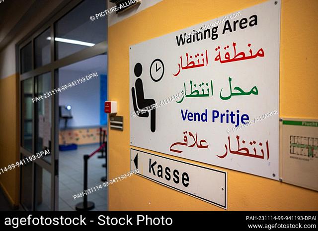 14 November 2023, Rhineland-Palatinate, Trier: Several languages indicate the waiting area of the cash desk at the reception center for asylum seekers (AfA) in...