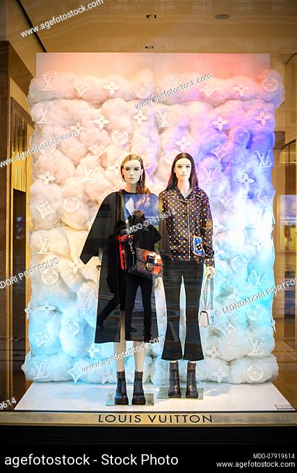 The first Christmas decorations set up inside the shop windows of the Milanese center despite the forced closure imposed by the new DCPM for the Coronavirus...