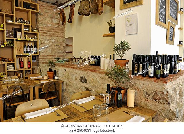 Uje Oil Bar, restaurant and olive oil and delicatessen shop, 3 rue Dominisova, Split, Croatia, Southeast Europe