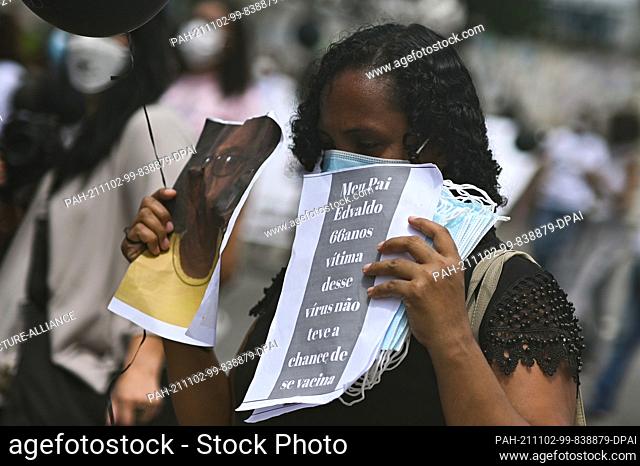 02 November 2021, Brazil, Rio De Janeiro: ""My father Edvaldo, 66, victim of this virus, had no way to get vaccinated, "" reads the small placard of a woman...