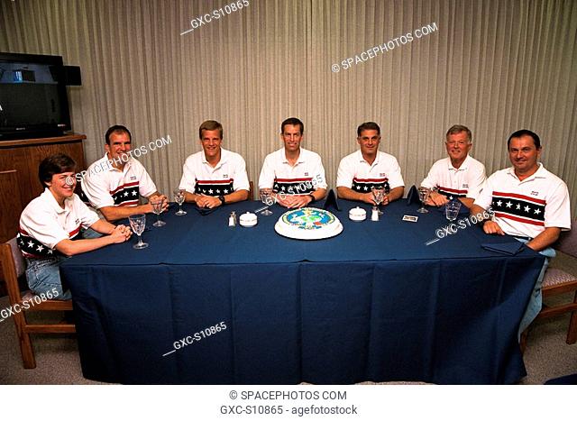 09/25/1997 --- As part of the final STS-86 prelaunch activities, the seven crew members gather for a snack and a photo opportunity in the Operations and...