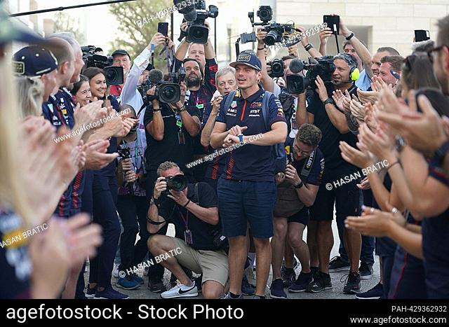 October 8th, 2023, Losail International Circuit, Doha, Formula 1 Qatar Airways Qatar Grand Prix 2023, in the picture The Red Bull team forms a guard for the new...