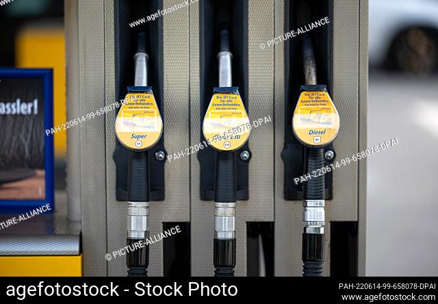 14 June 2022, Hamburg: The labels of the different fuels ""Super"", ""Super E10"" and ""Diesel"" can be seen on the nozzles at a gas station