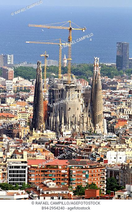 Overview of Barcelona from Turó del Carmel with the Temple of the Sagrada Familia under construction. Catalonia. Spain