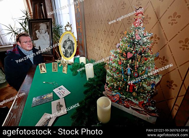 20 December 2023, Saxony-Anhalt, Wernigerode: An Advent calendar from the 19th century decorates a museum room in Wernigerode Castle