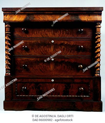 Victorian pine chest of drawers with mahogany veneer finish. United Kingdom, 19th century. Detail.  Private Collection