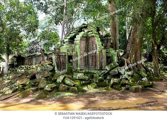 Ruins at archaeological site, Ta Prohm temple, Angkor, UNESCO World Heritage Site, Cambodia, Indochina, Southeast Asia, Asia