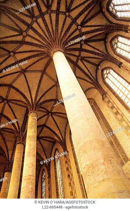 Vaults warheads star ending with radiation ribs of the huge and famous 'palm des Jacobins.' L’Ensemble Conventuel des Jacobins, jewel of languedocian Gothic art
