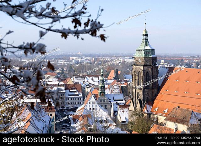 30 November 2023, Saxony, Pirna: St. Mary's Church (r) and the town hall (M) in the old town. Three candidates are expected to run in the second round of the...