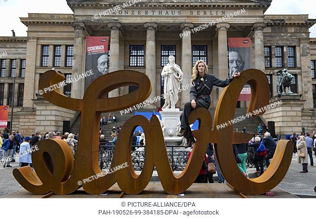 26 May 2019, Berlin: The artist Mia Florentine Weiss sits at the Gendarmenmarkt on her sculpture ""LOVE HATE"". There, supporters of the European initiative...
