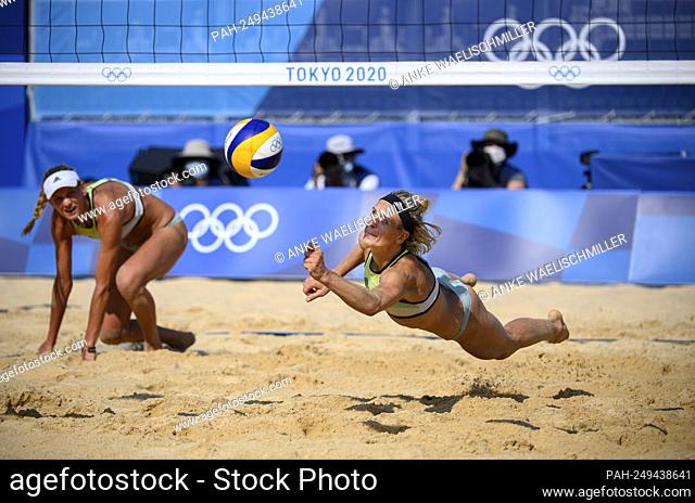 Laura LUDWIG (GER) action, in the background Margareta KOZUCH (GER). Beach volleyball women, preliminary round, Tanja HUBERLI (Hueberli