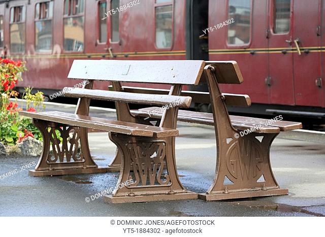 Preserved Great Western Railway Benches on the Severn Valley Railway, Kidderminster Station, Worcestershire, England, Europe