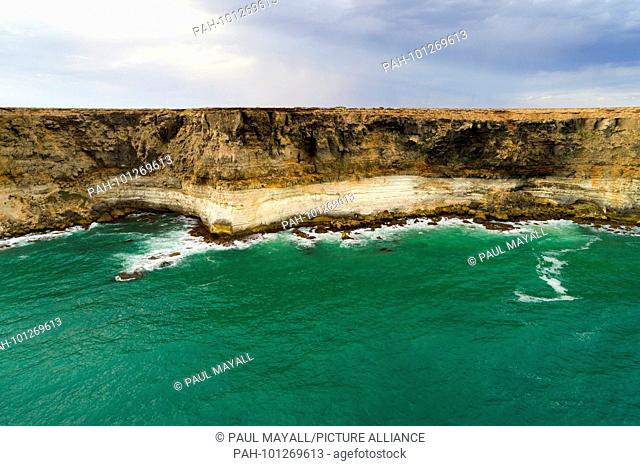 Coastal cliffs of the great Australian Bight, Australia. | usage worldwide. - /Western Australia/Australia