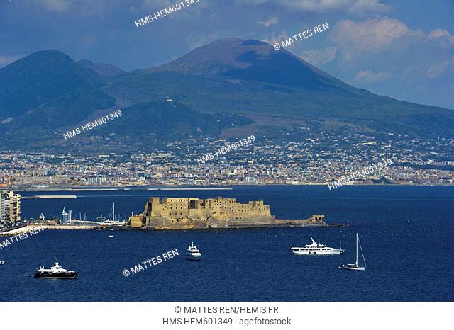 Italy, Campania, Naples, historical centre listed as World Heritage by UNESCO, the Castel dell'Ovo and the city at the foot of Vesuvius