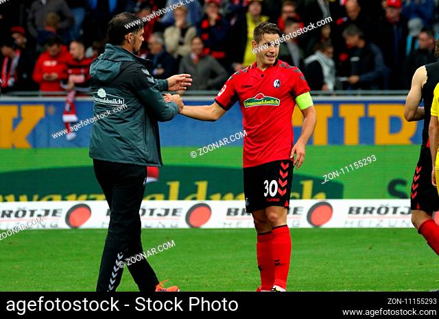Christian Günter (Freiburg) führt den Sportclub erstmals in dieser Saison als Kapitän auf den Platz und darf nach dem 0:0 Remis gegen den Pokalsieger die...