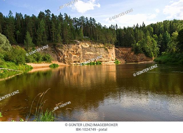 Gauja River with Devonian sandstone cliffs, Gauja National Park, Riga, Latvia, Baltic States, Northeastern Europe