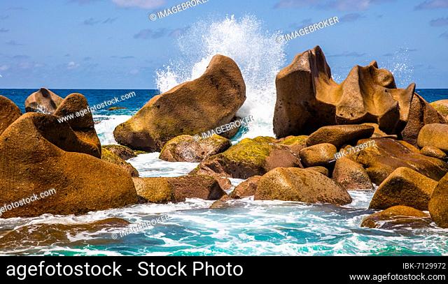 Granite rocks at the spectacular Anse Maron, beaches and jungle in the stunning south of La Digue, Seychelles, La Digue, Seychelles, Africa