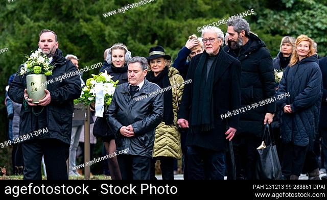 13 December 2023, Saxony, Chemnitz: Gabriele ""Gaby"" Seyfert (M), daughter of Jutta Müller, walks with the mourners behind the urn to the grave site at the...