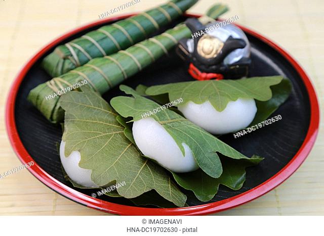 Kashiwa-mochi (Rice cake wrapped in an oak leaf)