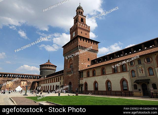 02 September 2023, Italy, Mailand: View of the medieval fortress Castello Sforzesco. Photo: Friso Gentsch/dpa. - Mailand/Lombardy/Italy