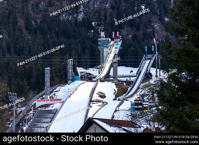 27 December 2021, Bavaria, Oberstdorf: Nordic skiing/ski jumping: World Cup, Four Hills Tournament. View of the Schattenberg ski jump