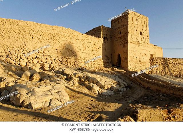 ruins of the historic adobe city of Al Sulaif near Ibri, Hajar al Gharbi Mountains, Al Dhahirah Region, Sultanate of Oman, Arabia, Middle East
