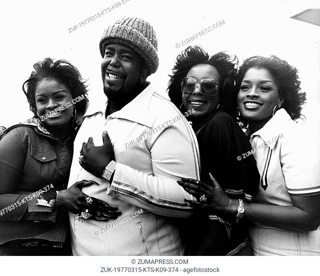 May 09, 1975; London, England, UK; Pop star singer BARRY WHITE (1944-2003) had many soul and disco hits, he is pictured with the ladies of the group that White...