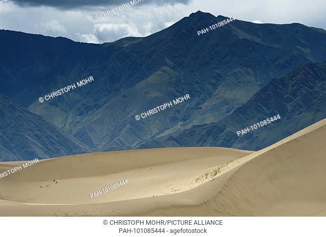 dunes near monastery Samye September 2017 | usage worldwide. - /Tibet/China