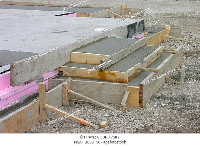 planking for placing concrete at construction site