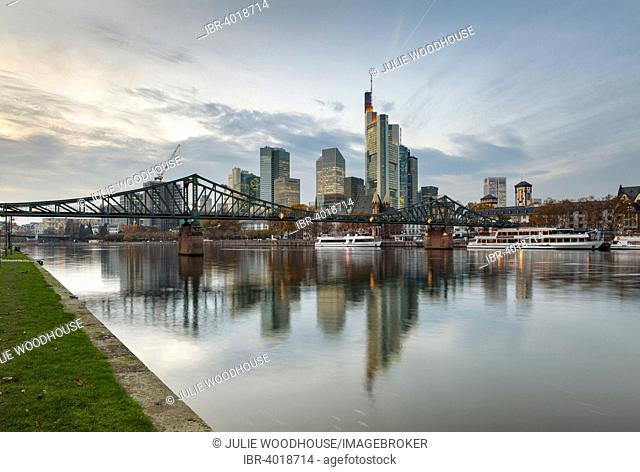 River Main with the modern skyline of the Financial District and the Iron Bridge, Frankfurt am Main, Hessen, Germany