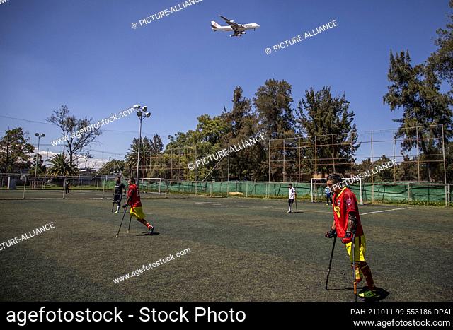 10 October 2021, Mexico, Mexiko-Stadt: Young amputees stand on the field during a soccer tournament. Many young people have lost a body part due to car...