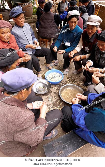 Women preparing food, Shibaoshan Mountains Shiku, Dali Bai Autonomous Prefecture of Dali, Yunnan, China