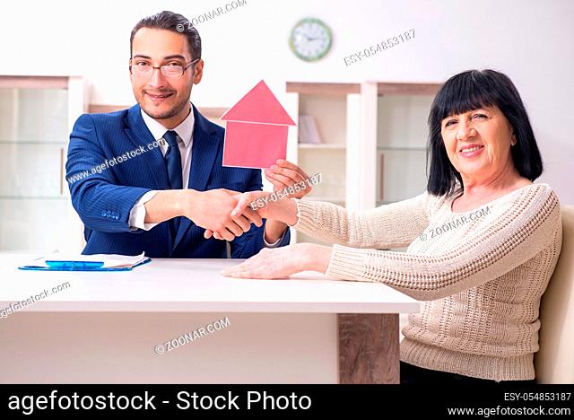 Male real estate agent and female client in the apartment