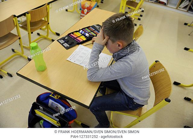 PISA study Germanys students again worse. Image: despair, desperate, disappointment, frustrated, disappointed, frustrated, dejected, afterseats, homework