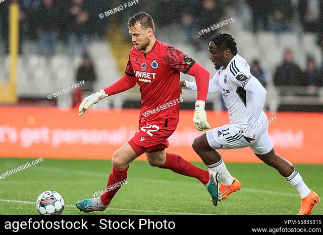 Club's goalkeeper Simon Mignolet and Eupen's Konan Ignace N'Dri fight for the ball during a soccer match between Club Brugge and KAS Eupen