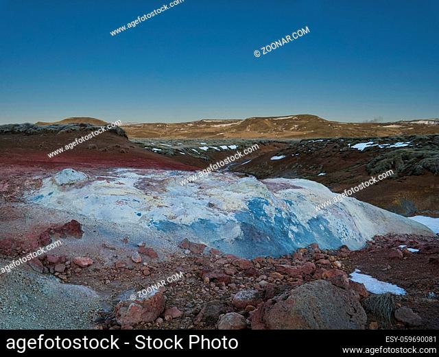 Extreme Farben und Formen im Geothermalgebiet Seltun