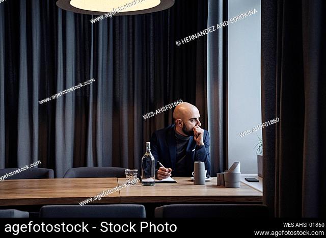 Businessman working in a cafe
