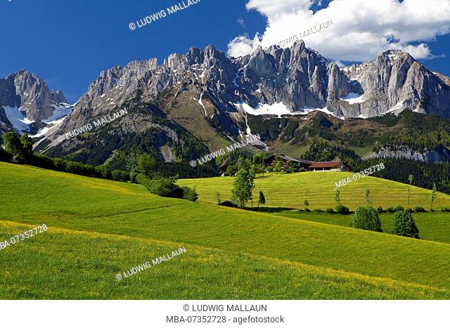 Austria, Tyrol, farm near Kitzbühel against Wilder Kaiser
