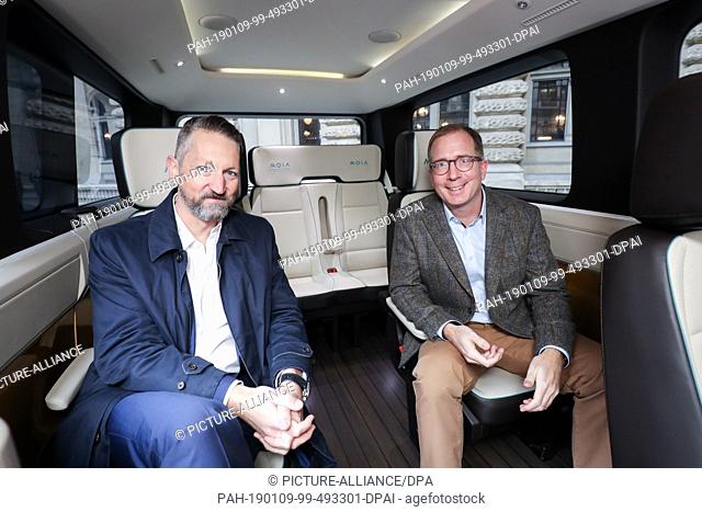 09 January 2019, Hamburg: Ole Harms (l) and Robert Henrich, Managing Directors of the mobility service provider Moia, are sitting in one of the VW subsidiary's...