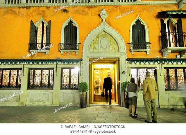 Palazzo Dandolo, built in 1400 and now home to the Hotel Danieli, 4196 Riva degli Schiavoni, Venice, Veneto, Italy