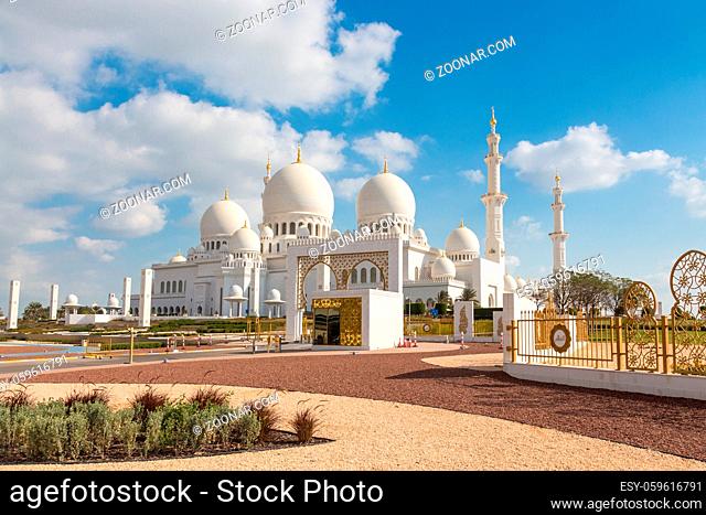 View of Sheikh Zayed Grand Mosque in Abu Dhabi, United Arab Emirates