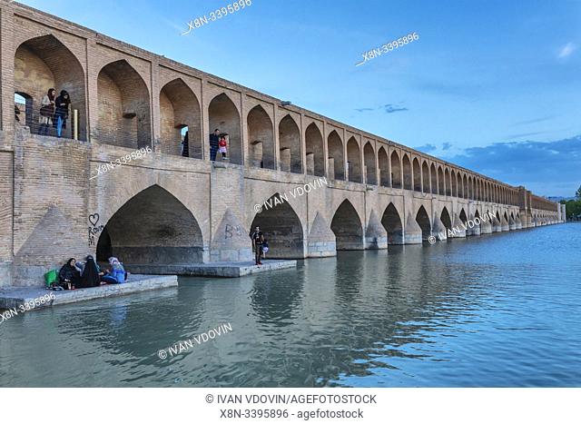 Si-o-se-pol, Allahverdi Khan Bridge, 17th century, Zayanderud river, Isfahan, Isfahan Province, Iran