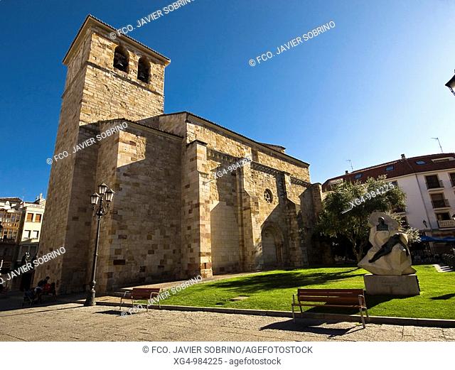 Fachada norte de la iglesia de San Juan de Puerta Nueva, de estilo románico, siglo XII - Zamora - Castilla y León - España