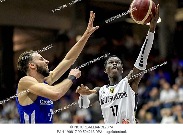17 August 2019, Hamburg: Basketball: Supercup, Germany - Czech Republic, 2nd matchday in the Edel-Optics-Arena. Czech Vojtech Hruban (l) and Germany's Dennis...