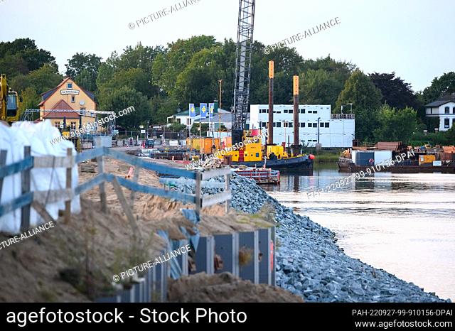 PRODUCTION - 25 September 2022, Schleswig-Holstein, Boren: The construction site of the new bridge over the Schlei. Trains normally cross the bridge over the...