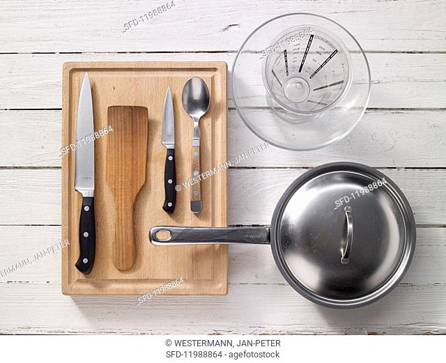 Kitchen utensils for preparing vegetable stir-fries