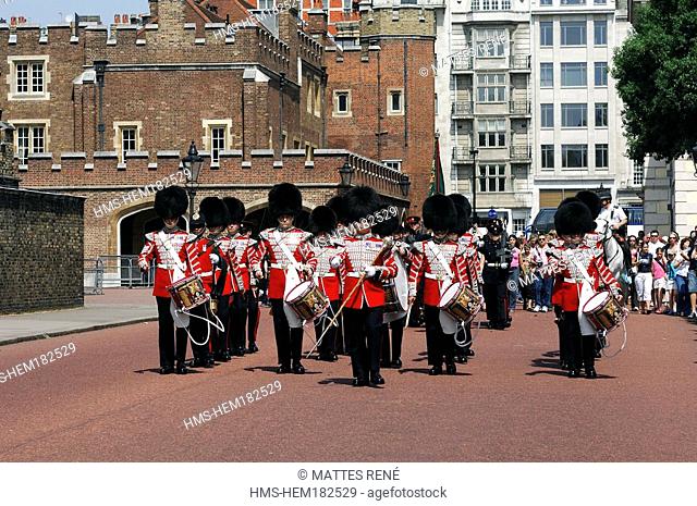 United Kingdom, London, Westminster, Saint James's Palace, guards parade