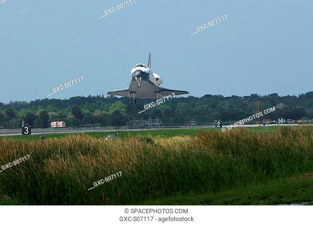 12/17/2001 -- Orbiter Endeavour approaches Runway 15 at the KSC Shuttle Landing Facility, after a mission elapsed time of 11 days, 19 hours, 35 minutes
